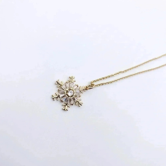 JCD Jewelry - Snowflake necklace | pendant Necklace | Christmas Jewelry